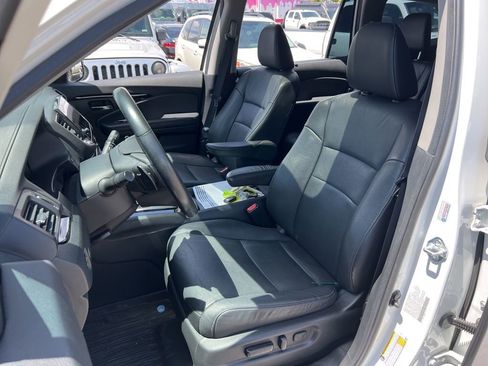Used 2022 Honda Pilot Touring image 17