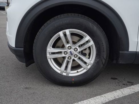 Used 2023 Ford Explorer XLT w/ Equipment Group 202A image 10