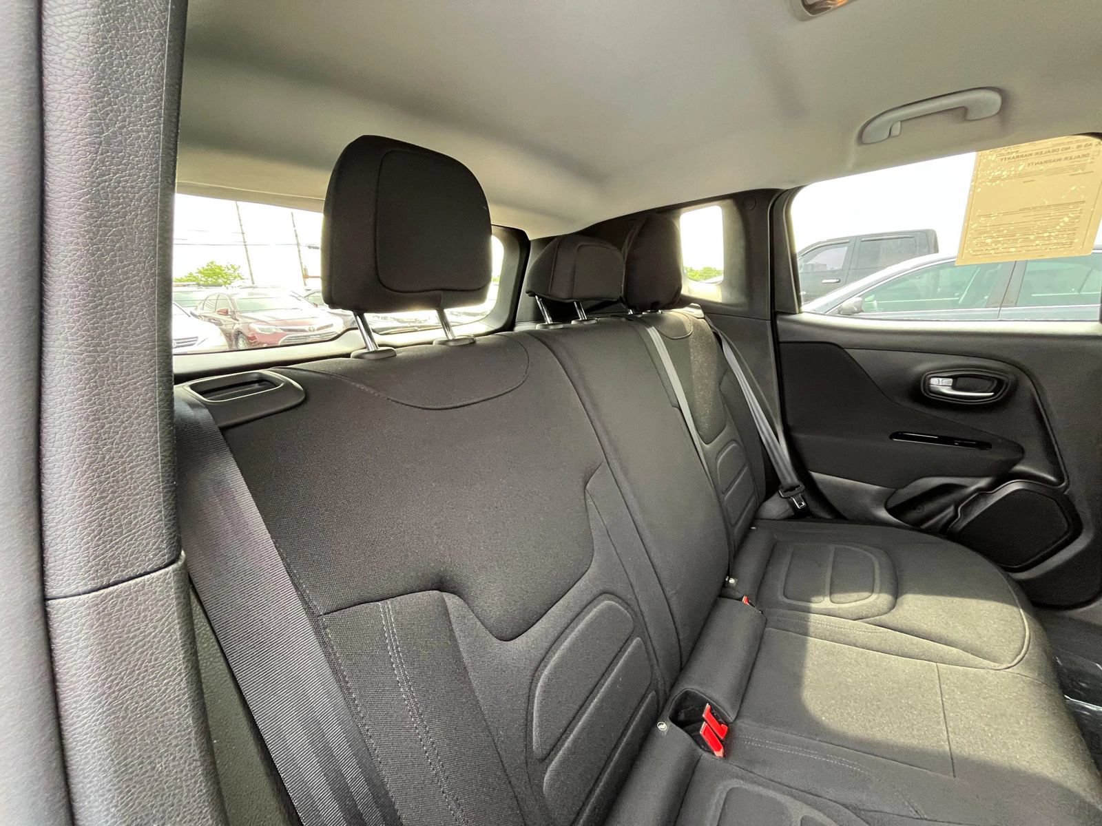 Used 2020 Jeep Renegade Latitude FWD image 32