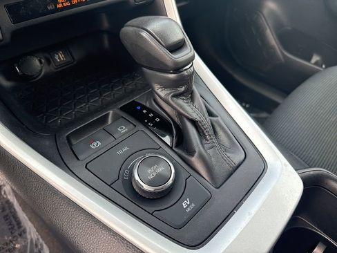 Used 2024 Toyota RAV4 LE image 17