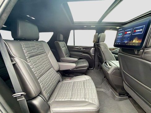 Certified 2024 Cadillac Escalade Premium Luxury Platinum image 30