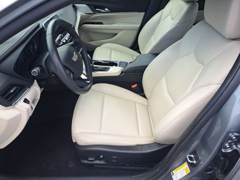 Used 2023 Cadillac CT4 Luxury w/ Sun And Sound Package RWD image 9