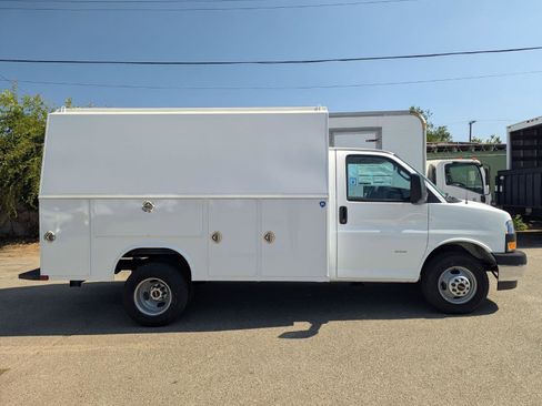 New 2025 GMC Savana 3500 w/ Power Convenience Package image 4