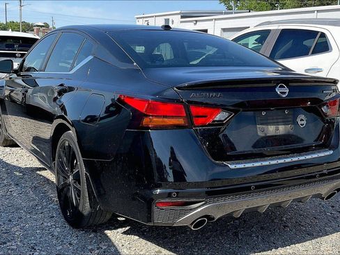 Used 2022 Nissan Altima 2.5 SR w/ Midnight Edition Package FWD image 4