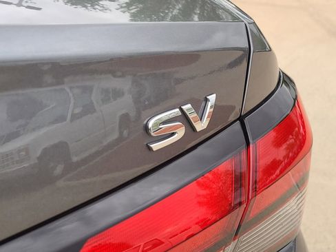 Used 2022 Nissan Versa SV image 7