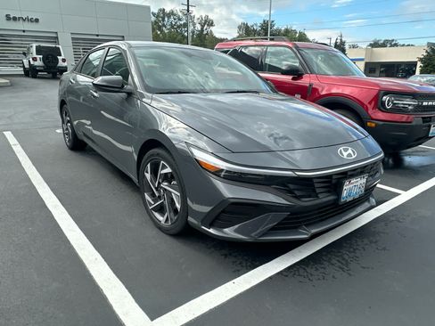 Used 2025 Hyundai Elantra SEL FWD image 10