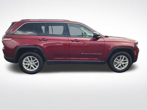 Used 2023 Jeep Grand Cherokee Laredo AWD/4WD image 7