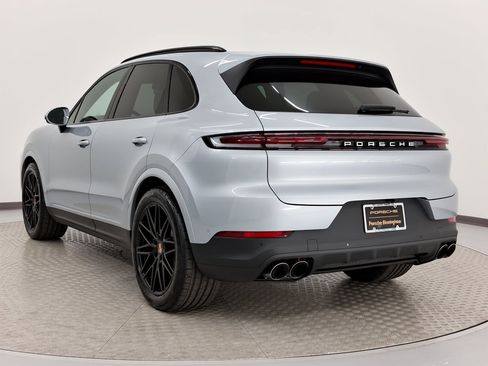 Used 2026 Porsche Cayenne S AWD/4WD image 3