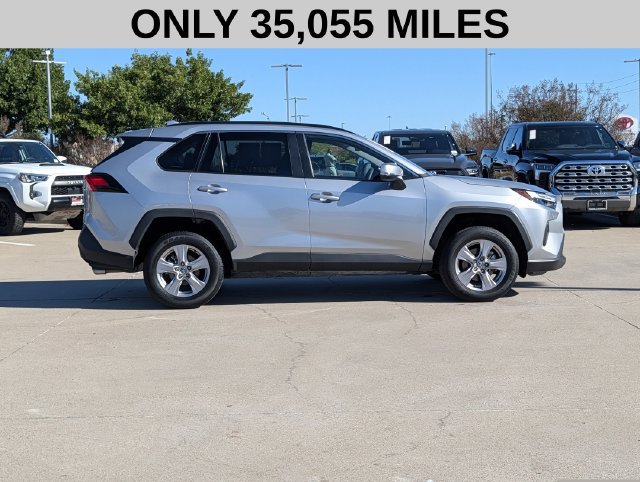 Used 2025 Toyota RAV4 XLE FWD image 4