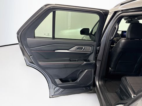 Used 2025 Ford Explorer ST-Line w/ ST-Line Street Pack AWD/4WD image 26