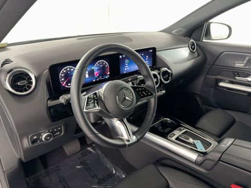 Certified 2025 Mercedes-Benz GLA 250 image 4