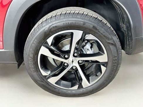 Used 2025 Chevrolet Trax RS FWD image 8