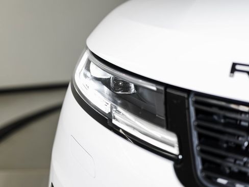 Used 2023 Land Rover Range Rover Sport SE Dynamic image 13