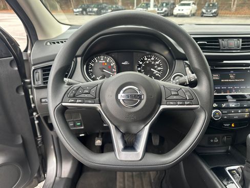 Used 2020 Nissan Rogue Sport SV image 23