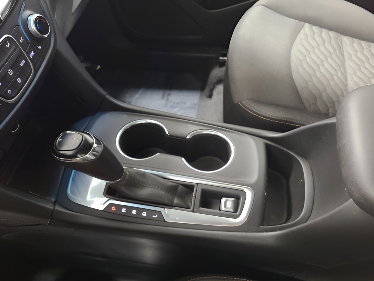 Used 2018 Chevrolet Equinox LT FWD image 29