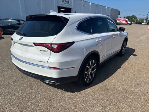 Used 2024 Acura MDX SH-AWD w/ Technology Package image 3