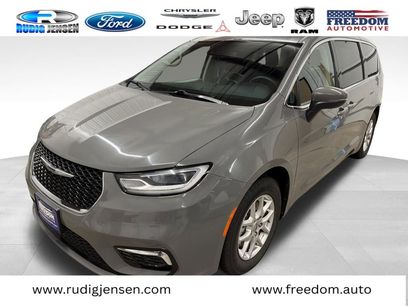 Used 2023 Chrysler Pacifica Touring-L
