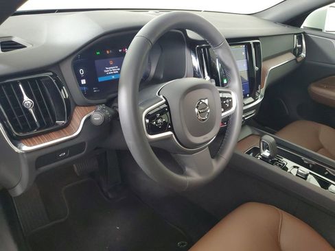 Used 2025 Volvo V60 B5 Cross Country Plus image 26