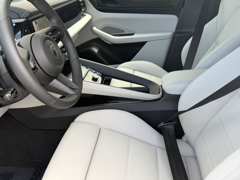 New 2026 Porsche Macan Turbo Electric image 4