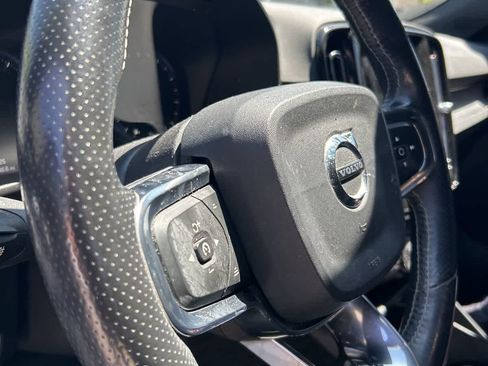 Used 2019 Volvo XC40 T4 R-Design FWD image 28