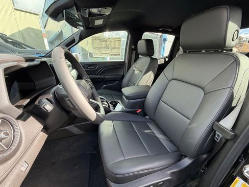 New 2025 Chevrolet Colorado Trail Boss w/ Midnight Edition image 6