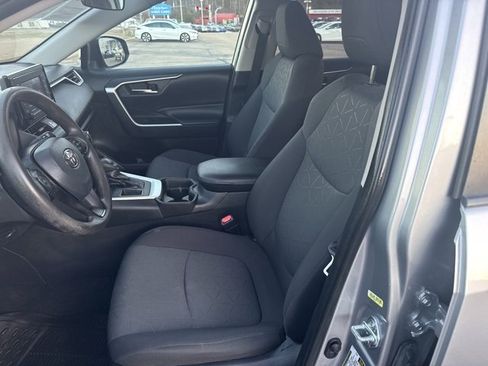 Used 2021 Toyota RAV4 XLE image 17