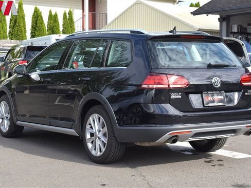 Used 2018 Volkswagen Golf Alltrack SE AWD/4WD image 2