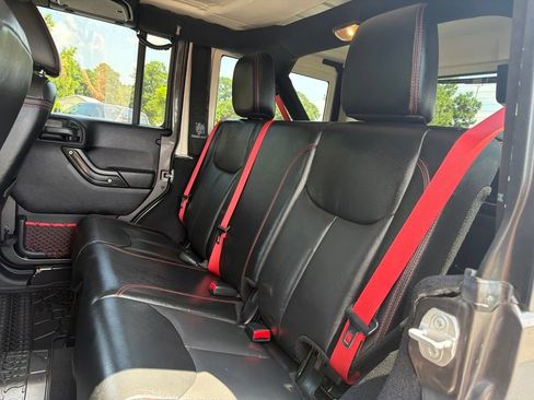 Used 2017 Jeep Wrangler Unlimited Rubicon AWD/4WD image 17