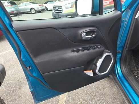 Used 2020 Jeep Renegade Latitude w/ Cold Weather Group image 6