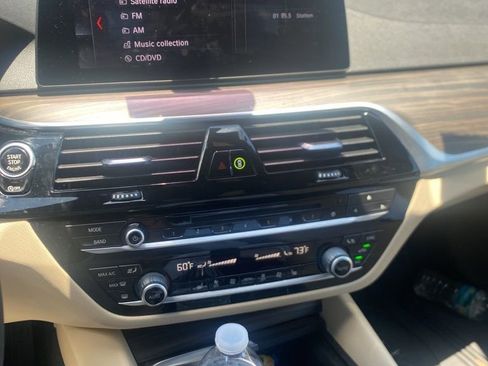 Used 2019 BMW 530i xDrive AWD/4WD image 8