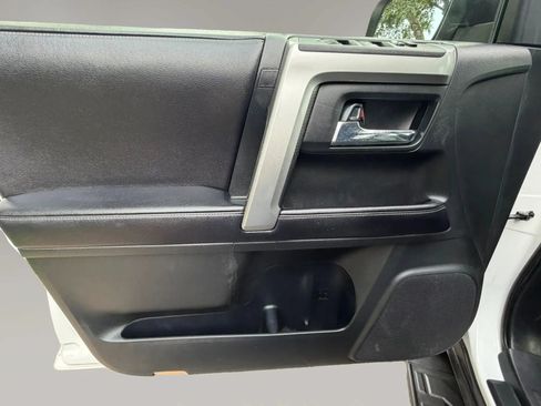 Used 2017 Toyota 4Runner SR5 AWD/4WD image 15