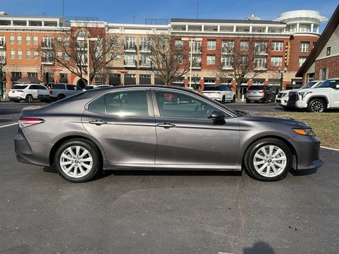 Used 2019 Toyota Camry LE image 6