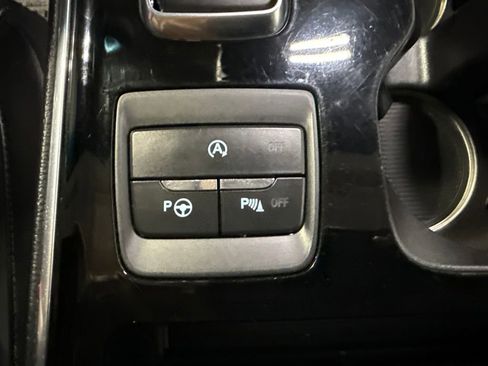 Used 2019 Ford Edge Titanium w/ Equipment Group 301A AWD/4WD image 18
