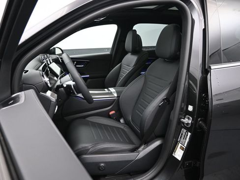 Used 2025 Mercedes-Benz GLC 300 4MATIC image 25