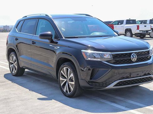 Used 2022 Volkswagen Taos SE image 3