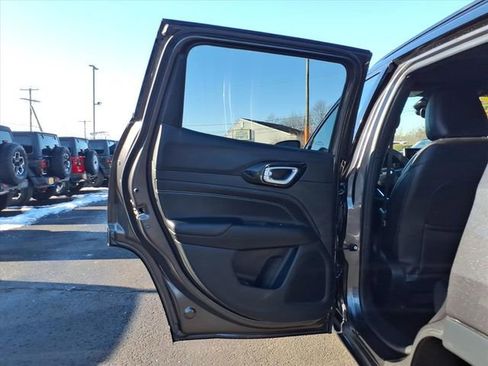 Certified 2022 Jeep Compass Altitude image 13