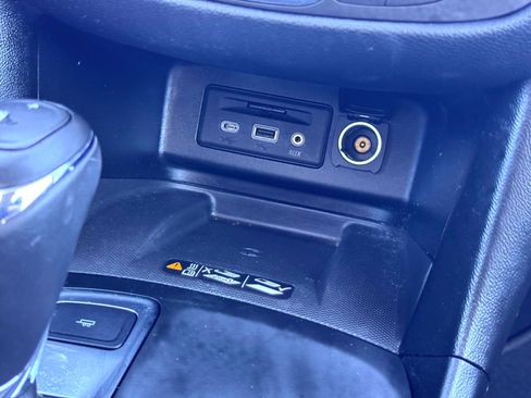 Used 2019 Chevrolet Equinox Premier image 27