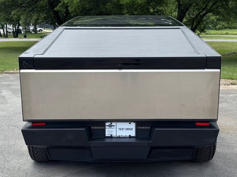Used 2024 Tesla Cybertruck AWD Crew Cab image 6