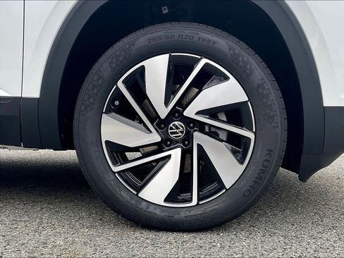 New 2026 Volkswagen Atlas SE image 8