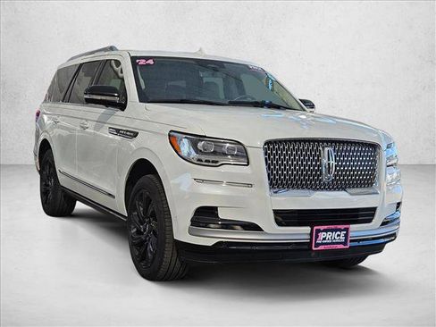Used 2024 Lincoln Navigator Reserve AWD/4WD image 3