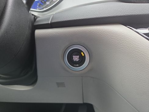 Used 2024 Chrysler Pacifica Touring-L FWD image 23