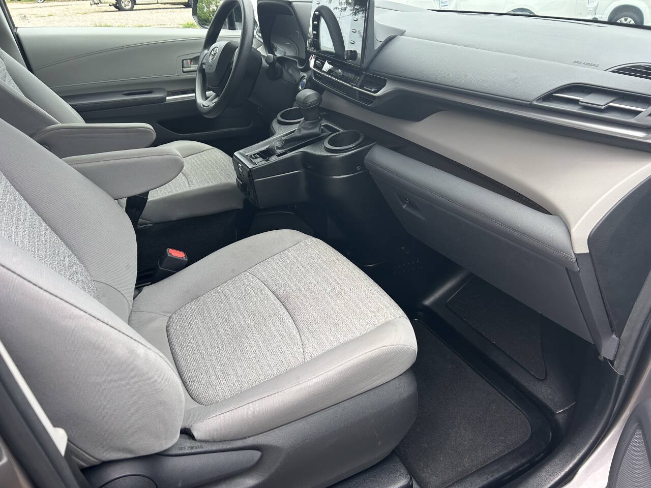 Used 2022 Toyota Sienna LE FWD image 27