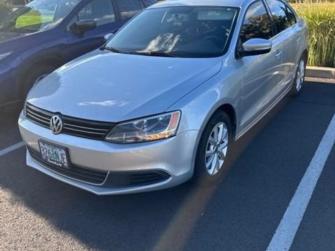 Used 2014 Volkswagen Jetta SE FWD image 3