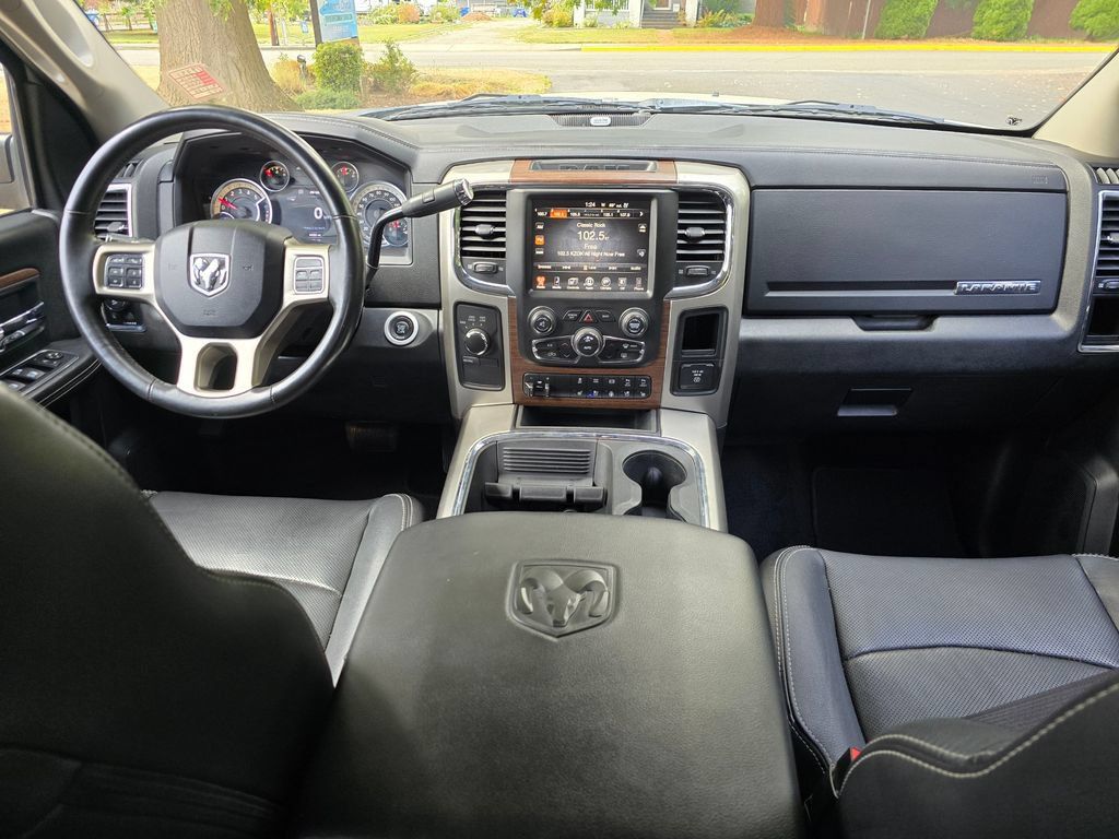 Used 2016 RAM 3500 Laramie w/ Convenience Group AWD/4WD image 18