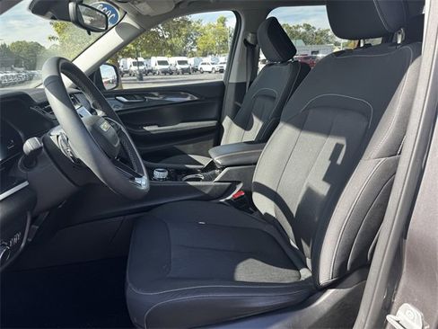 Certified 2023 Jeep Grand Cherokee L Laredo image 24