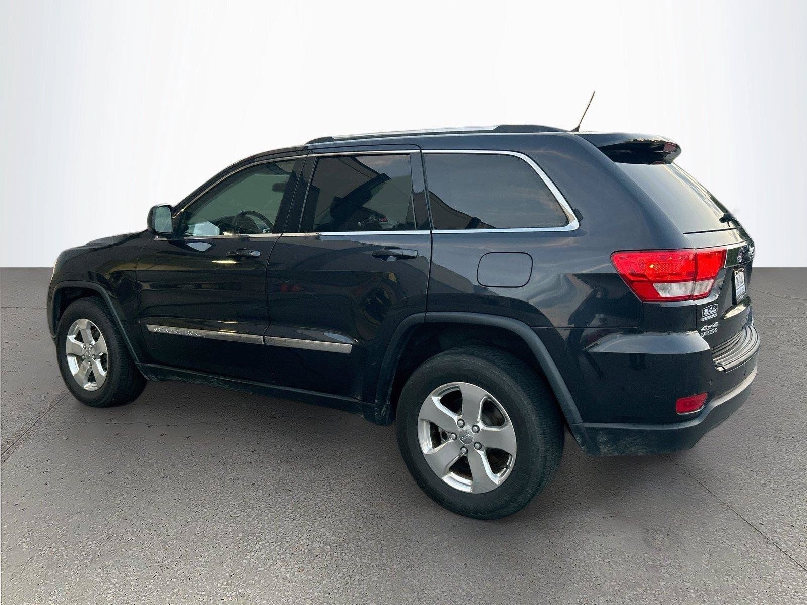 Used 2013 Jeep Grand Cherokee Laredo AWD/4WD image 6