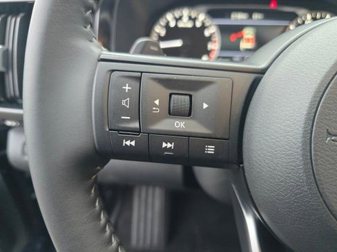 New 2025 Nissan Pathfinder SV w/ SV Premium Package image 31