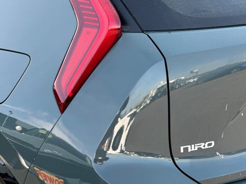 Used 2024 Kia Niro SX image 26