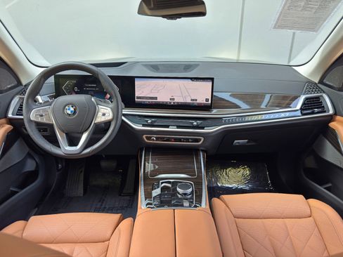 Used 2025 BMW X7 xDrive40i AWD/4WD image 13
