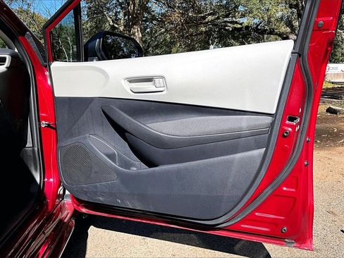 Used 2025 Toyota Corolla LE image 25